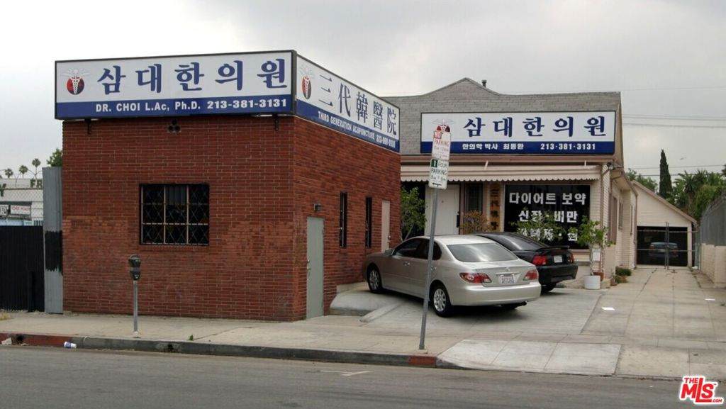 220 Oxford Avenue - Photo 1