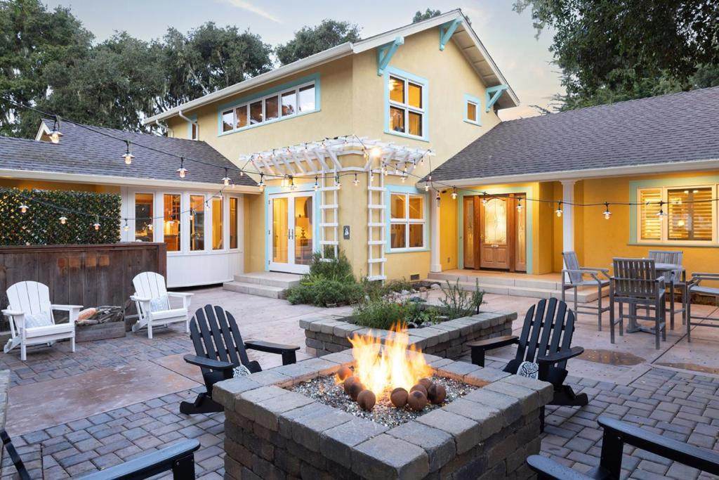 1006 Sunset Drive - Photo 1