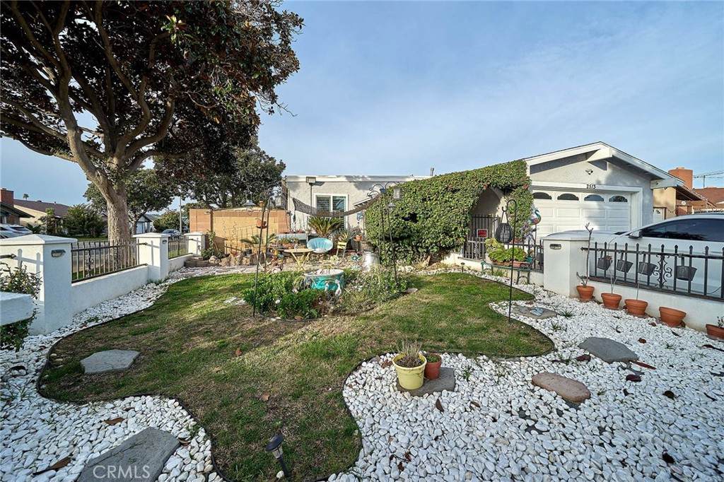 2513 Mall Place - Photo 1