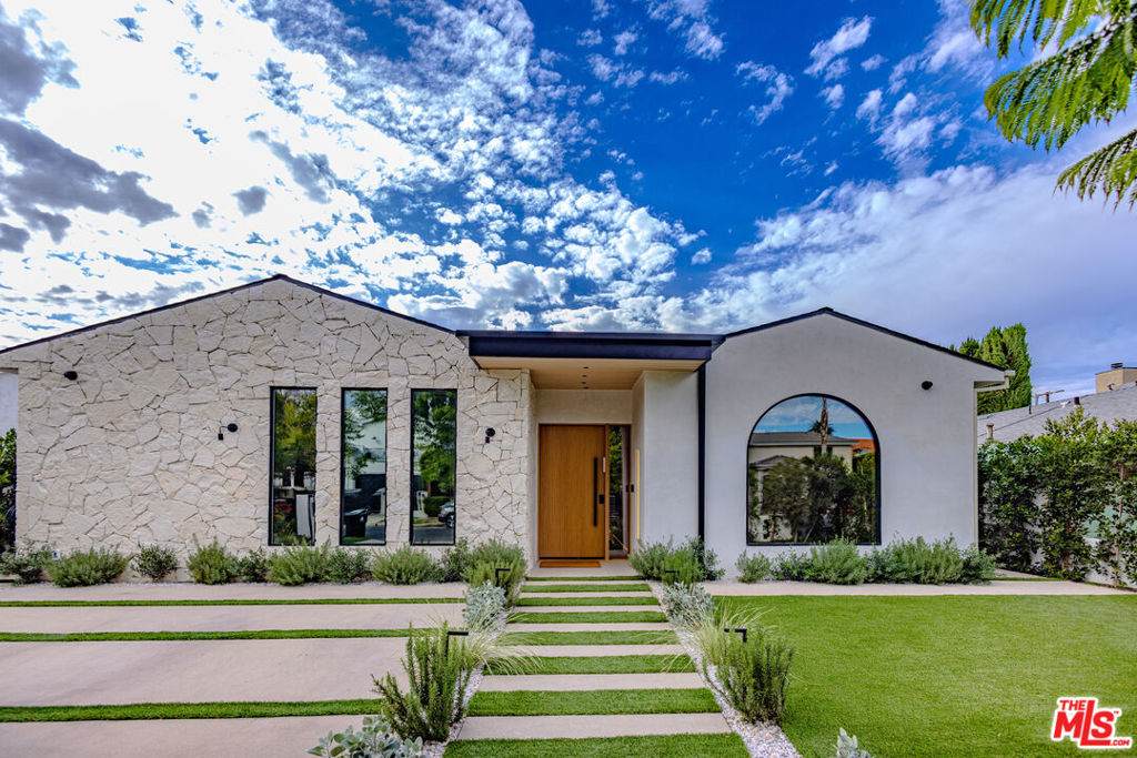 4703 Saloma Avenue - Photo 1