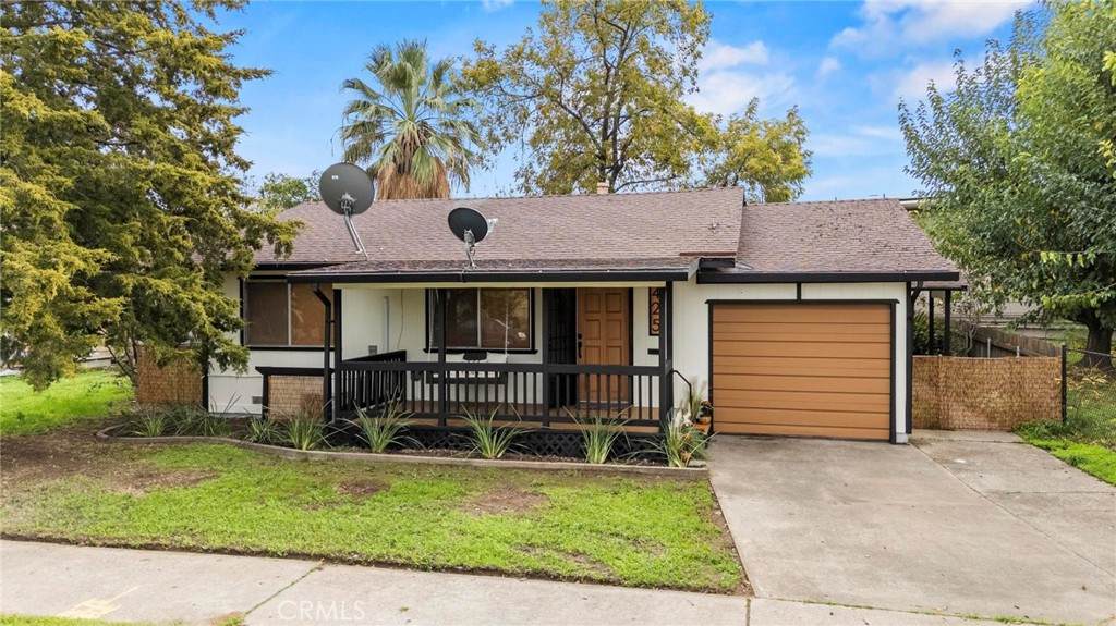 425 Pomona Avenue - Photo 1