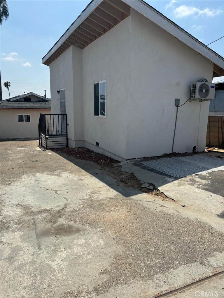 2621 1/2 Michigan Street - Photo 1