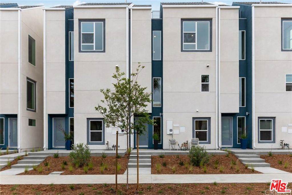 4821 1/2 Craner Avenue - Photo 1