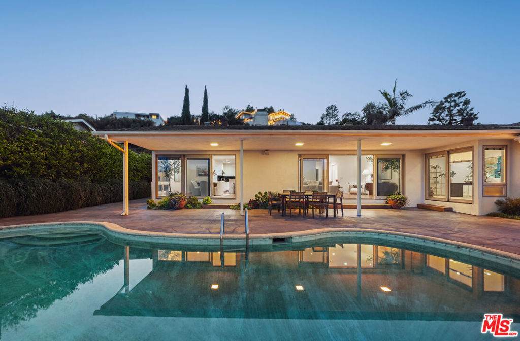 968 Kenfield Avenue - Photo 1