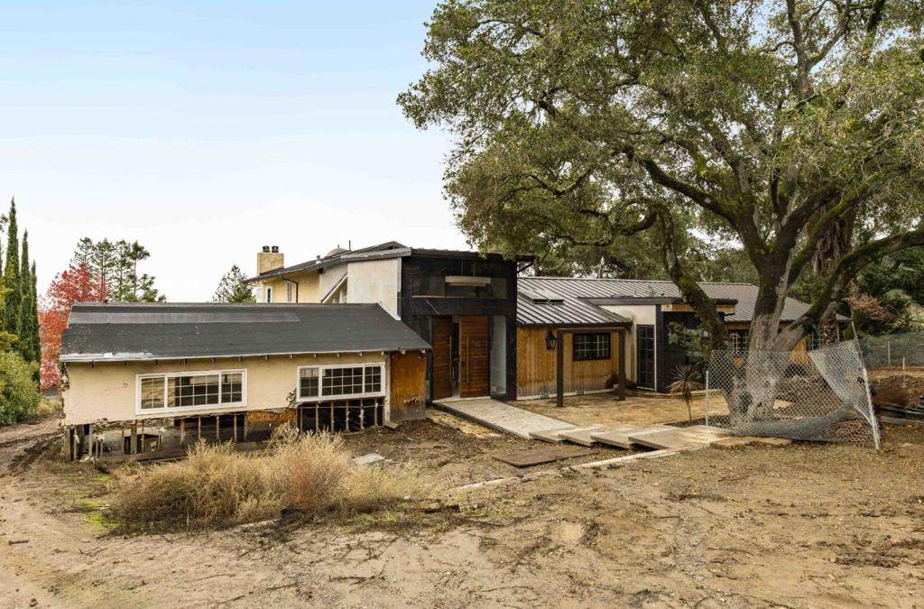 3085 Alexis Drive - Photo 1