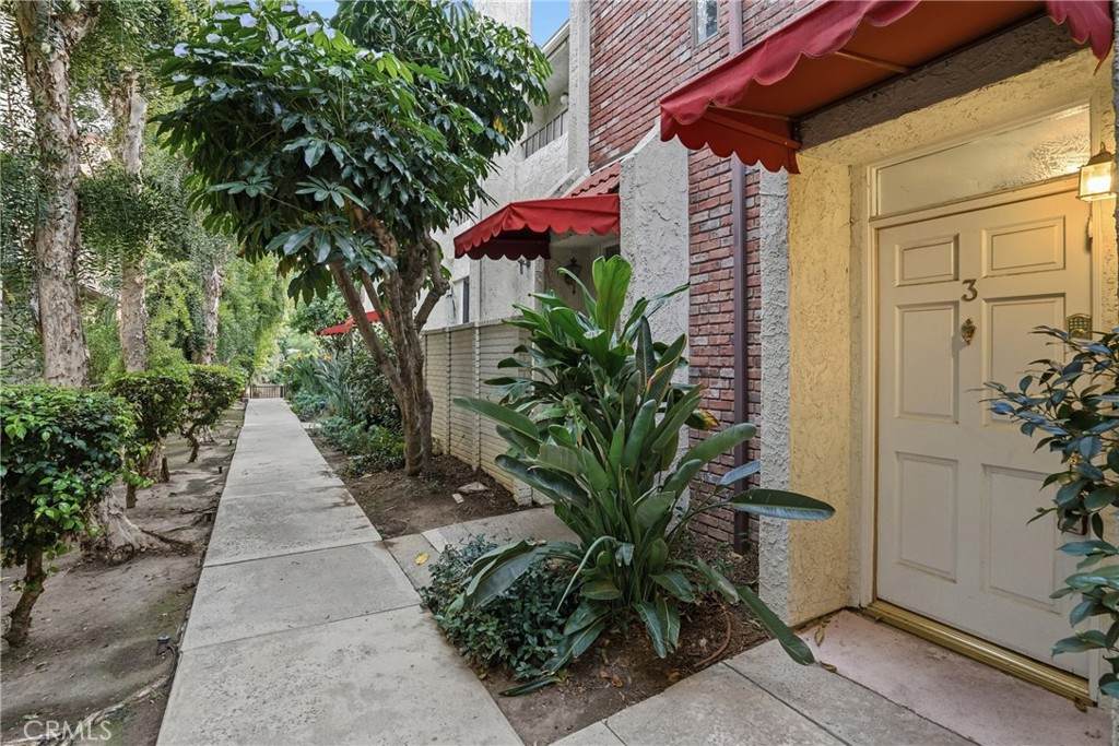 6540 Hayvenhurst Avenue - Photo 1