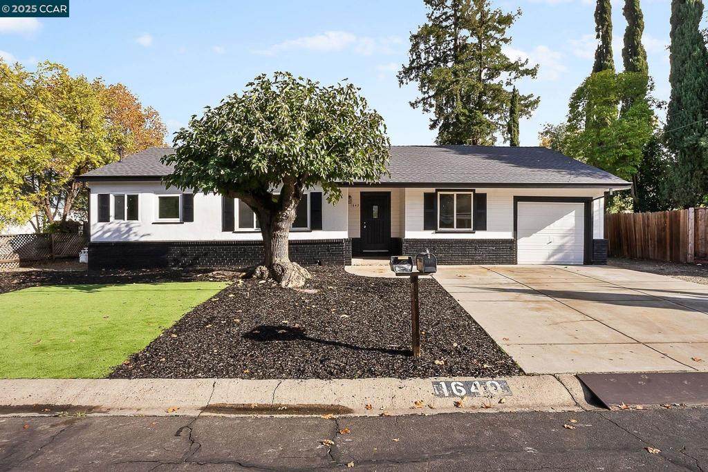 1640 Apple Dr - Photo 1