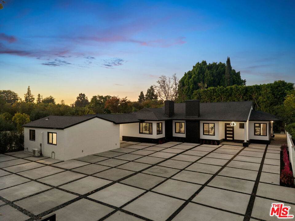 14011 Magnolia Boulevard - Photo 1