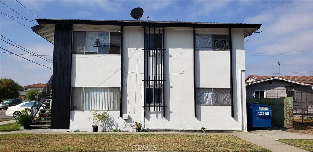 901 Carob Way - Photo 1