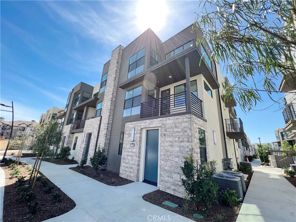 11028 Momentum Drive - Photo 1