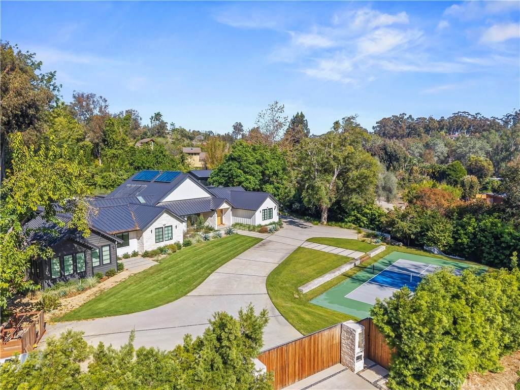 4874 Sun Valley Rd. - Photo 1