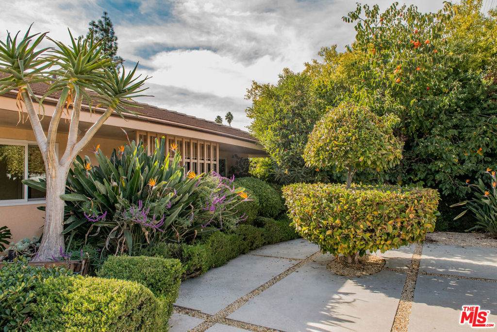 13104 Magnolia Boulevard - Photo 1