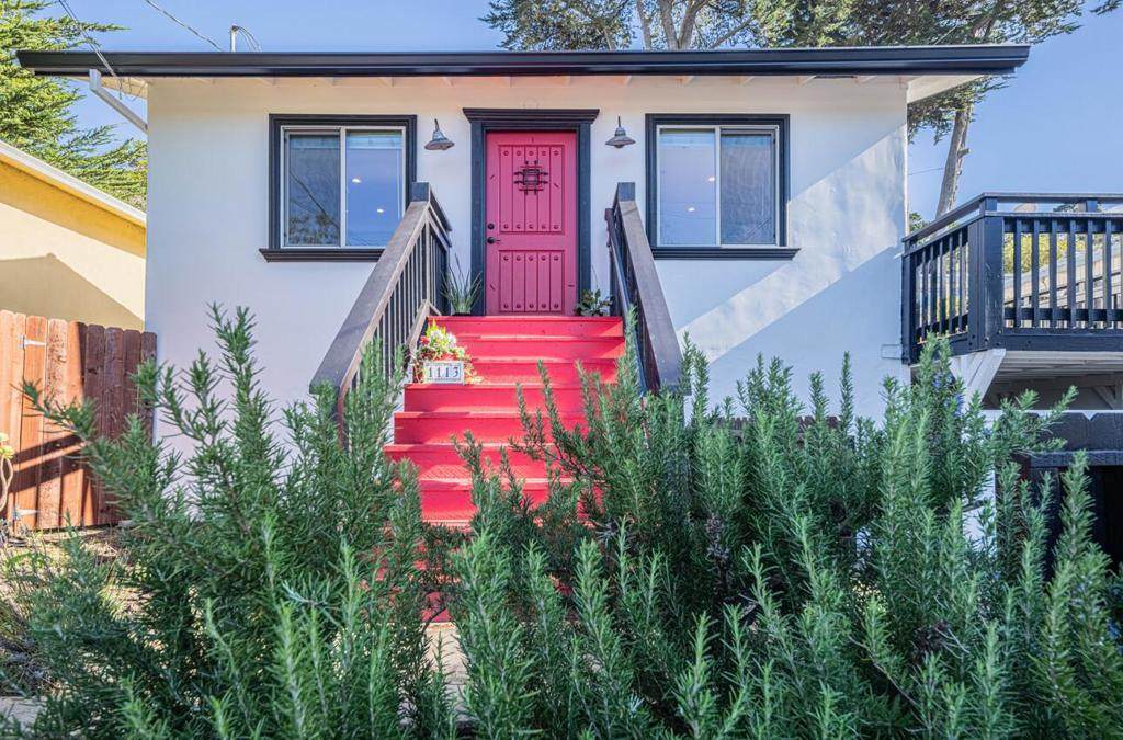 1113 Presidio Boulevard - Photo 1