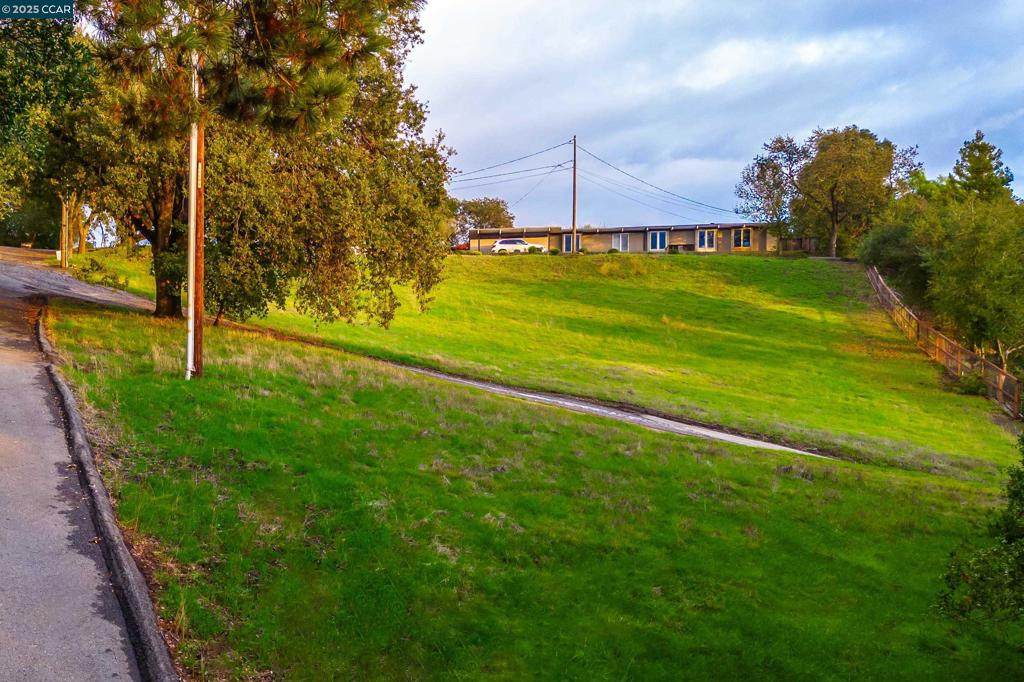 8 Gable Lane - Photo 1