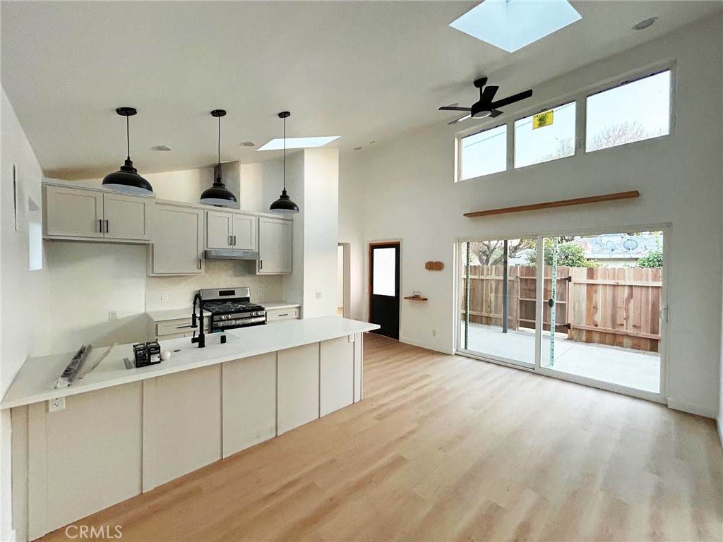 16124 San Fernando Mission Boulevard - Photo 1