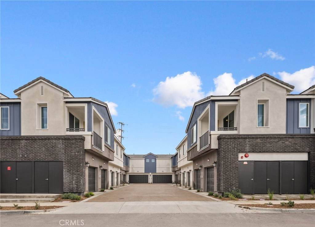 2753 Amberley Privado - Photo 1