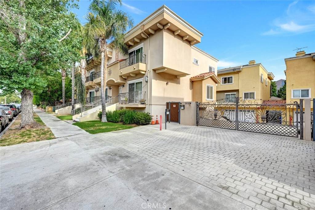 13629 Wyandotte Street - Photo 1