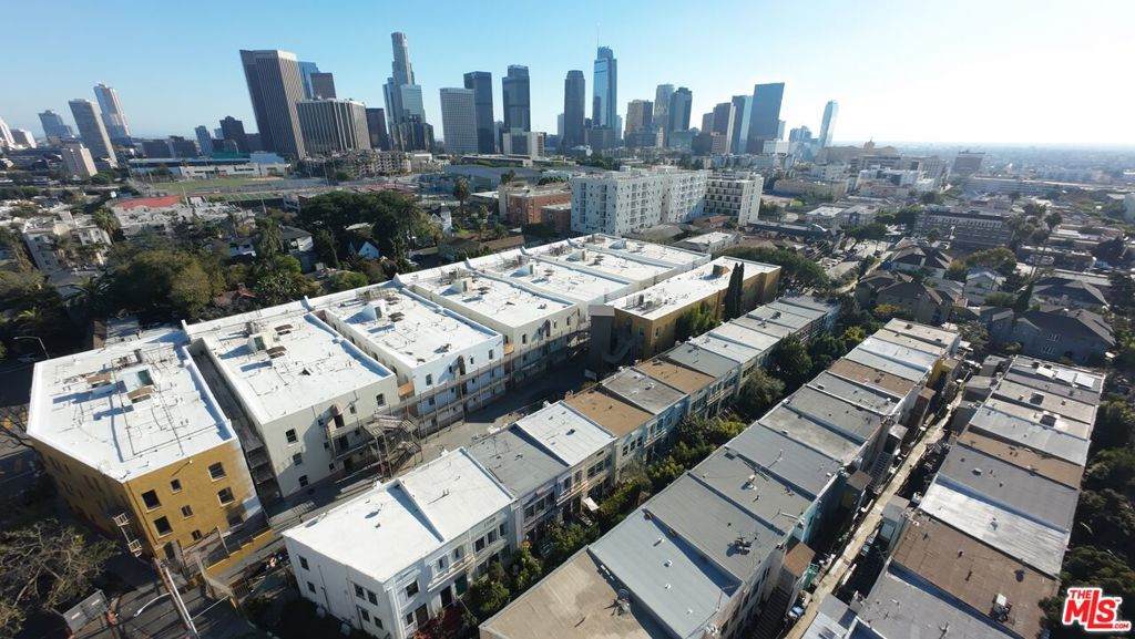 208 Columbia Place - Photo 1