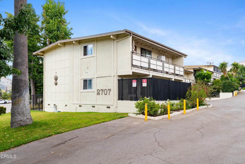 2707 Montrose Avenue - Photo 1