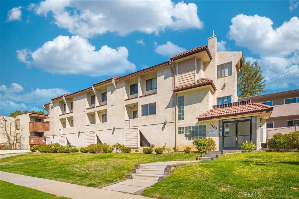 3105 Montrose Avenue - Photo 1