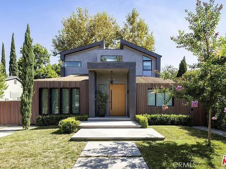 12132 Otsego St - Photo 1