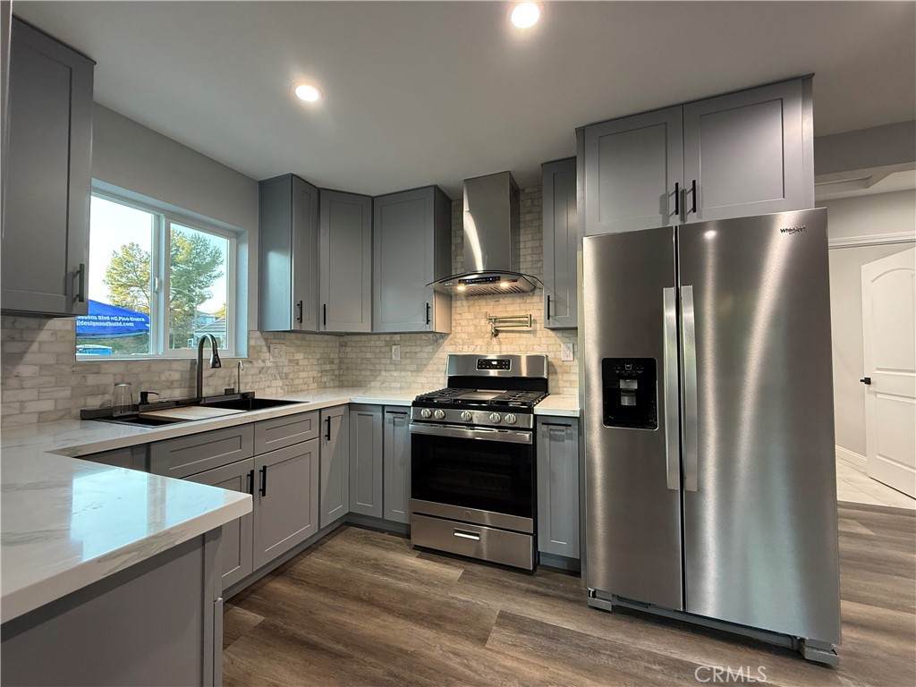 20160 Stanford Ct - Photo 1