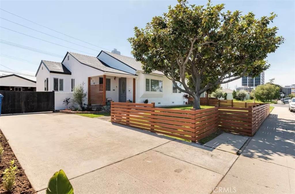 6148 85th Place - Photo 1