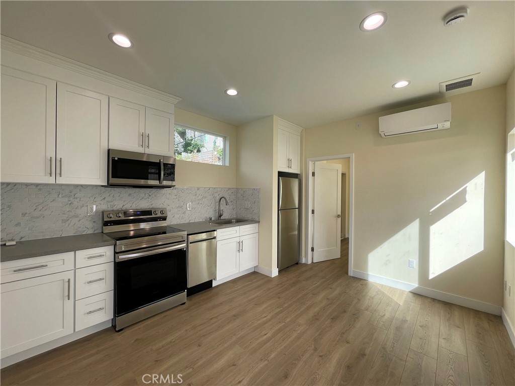 2739 Sycamore Avenue - Photo 1