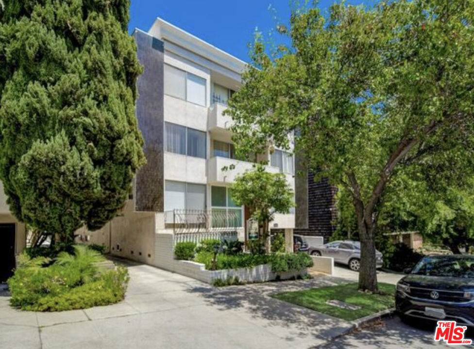 1820 Fairburn Ave - Photo 1