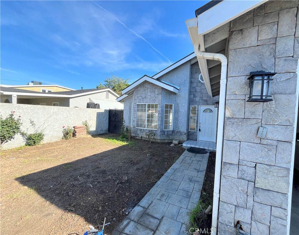 7522 Balcom - Photo 1