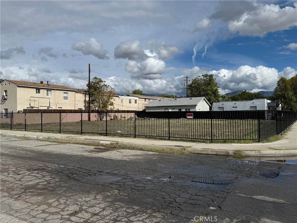 548 Marshall - Photo 1