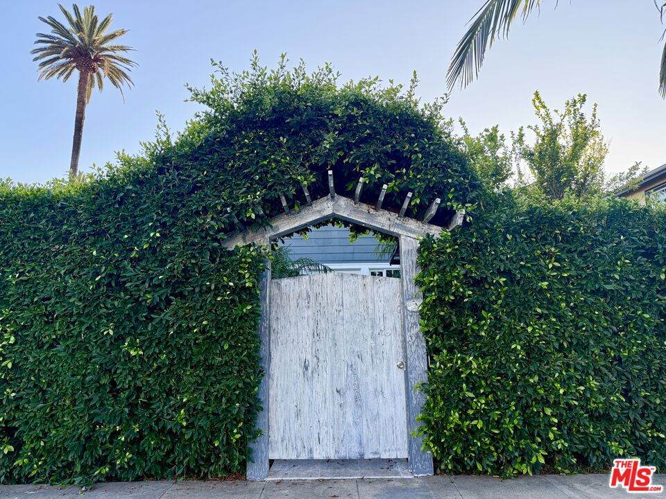 2701 Harcourt Avenue - Photo 1