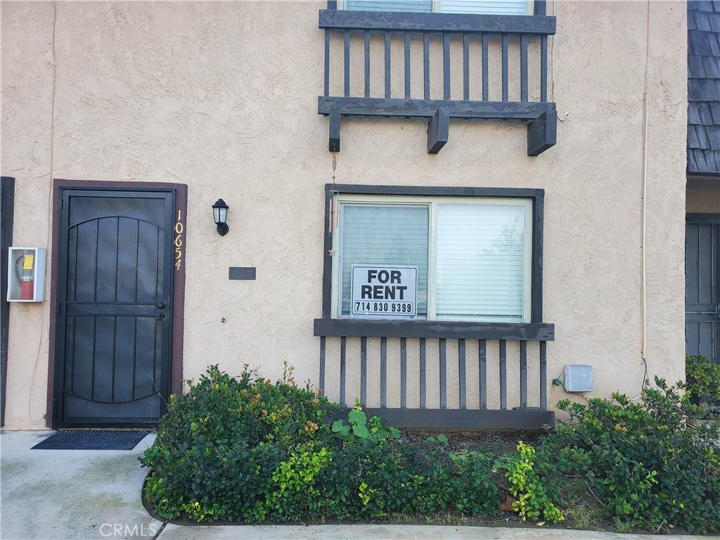 10654 White Oak - Photo 1