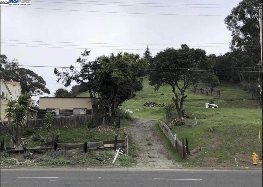 26550 Hayward Blvd - Photo 1