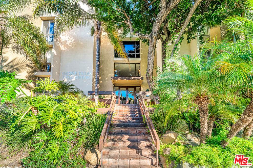 320 Ardmore Avenue - Photo 1