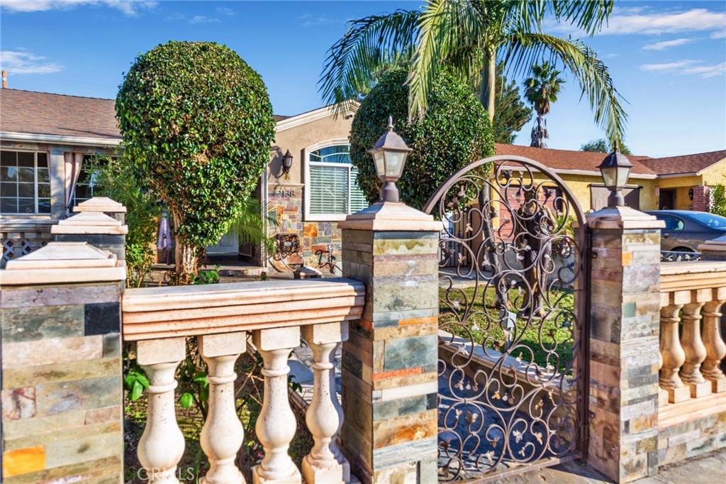 2138 Frederic - Photo 1