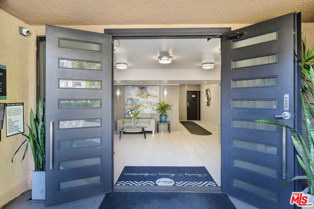 1727 Bentley Avenue - Photo 1