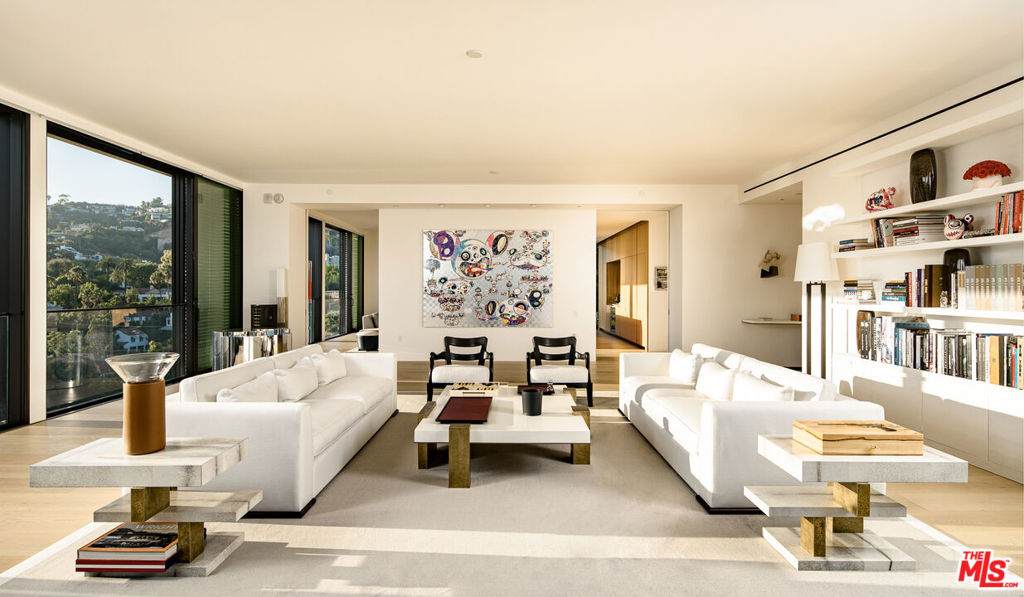 9040 Sunset Boulevard - Photo 1