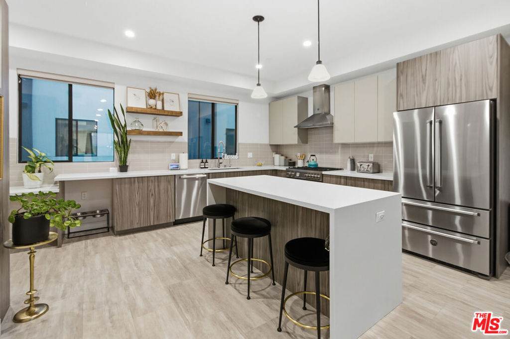 6707 Sepulveda Boulevard - Photo 1