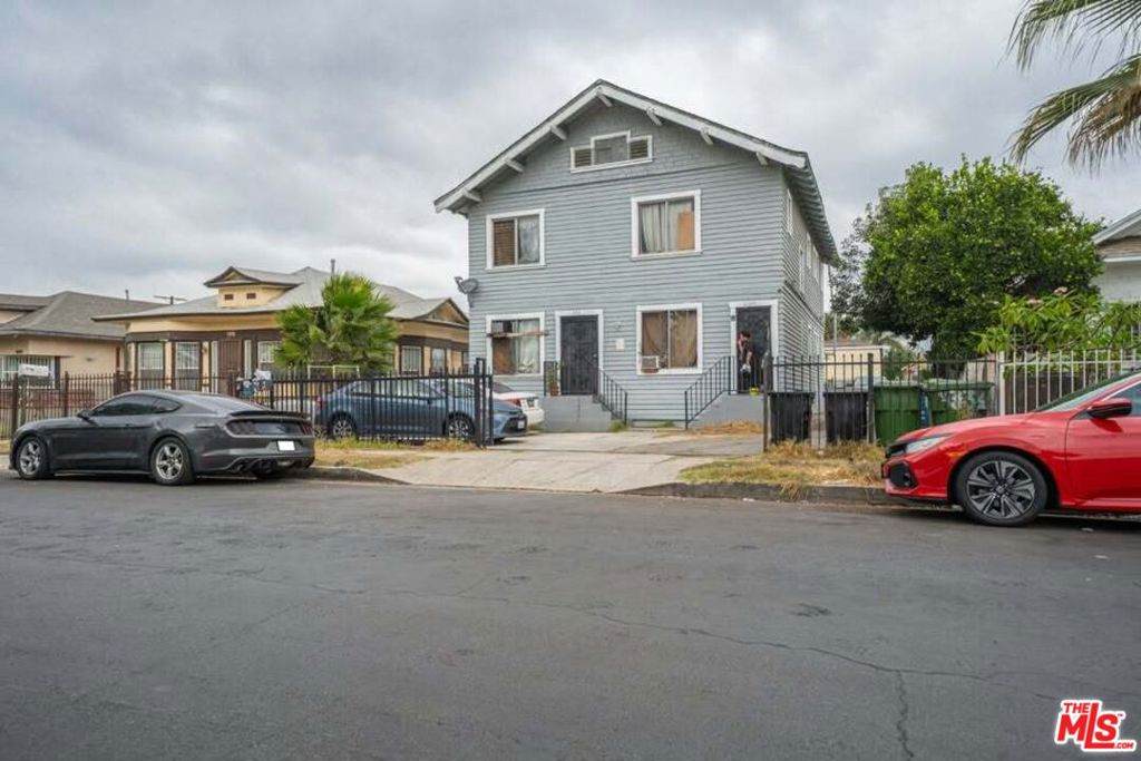 433 E 41st Place - Photo 1