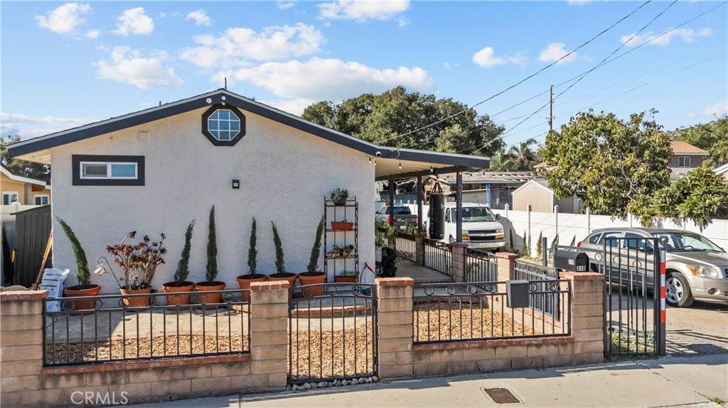 318 Sycamore Street - Photo 1