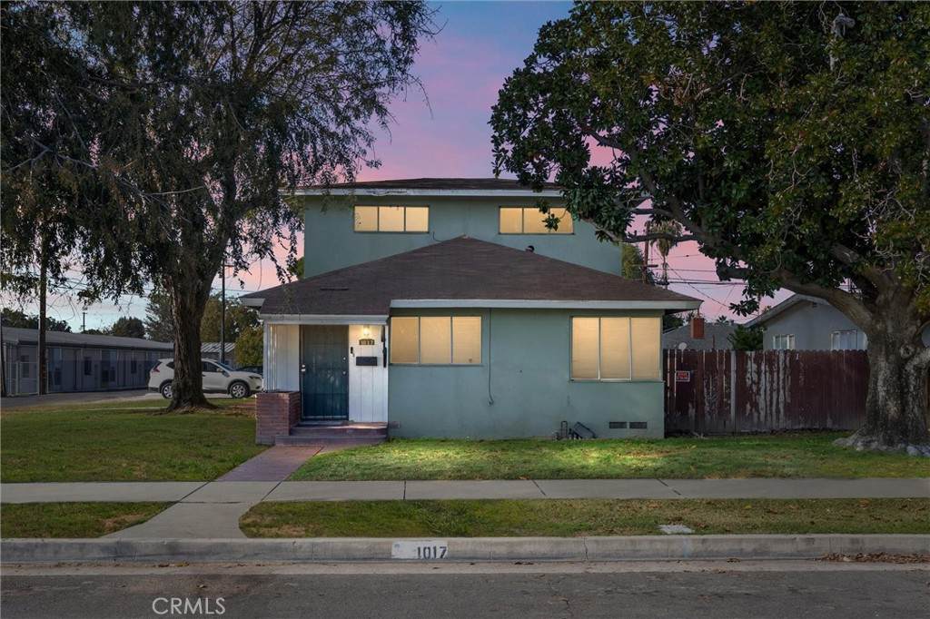 1017 Paloma St - Photo 1