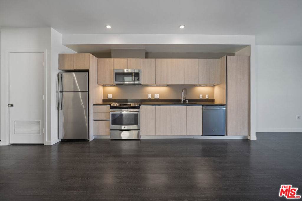 5800 Harold Way - Photo 1
