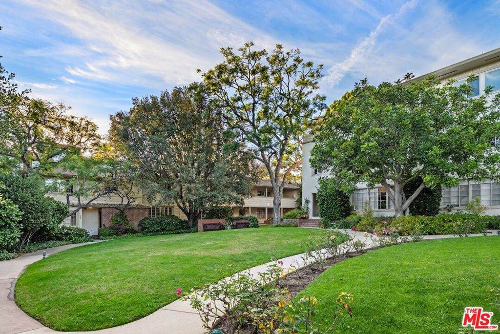 11901 Sunset Boulevard - Photo 1