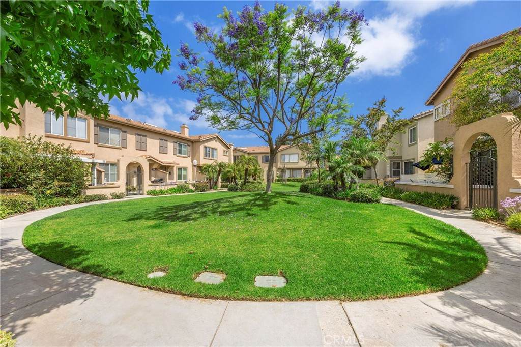 448 Londonderry Lane - Photo 1