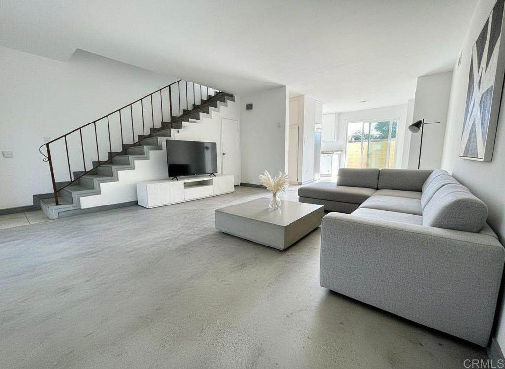 789 Mollison - Photo 1