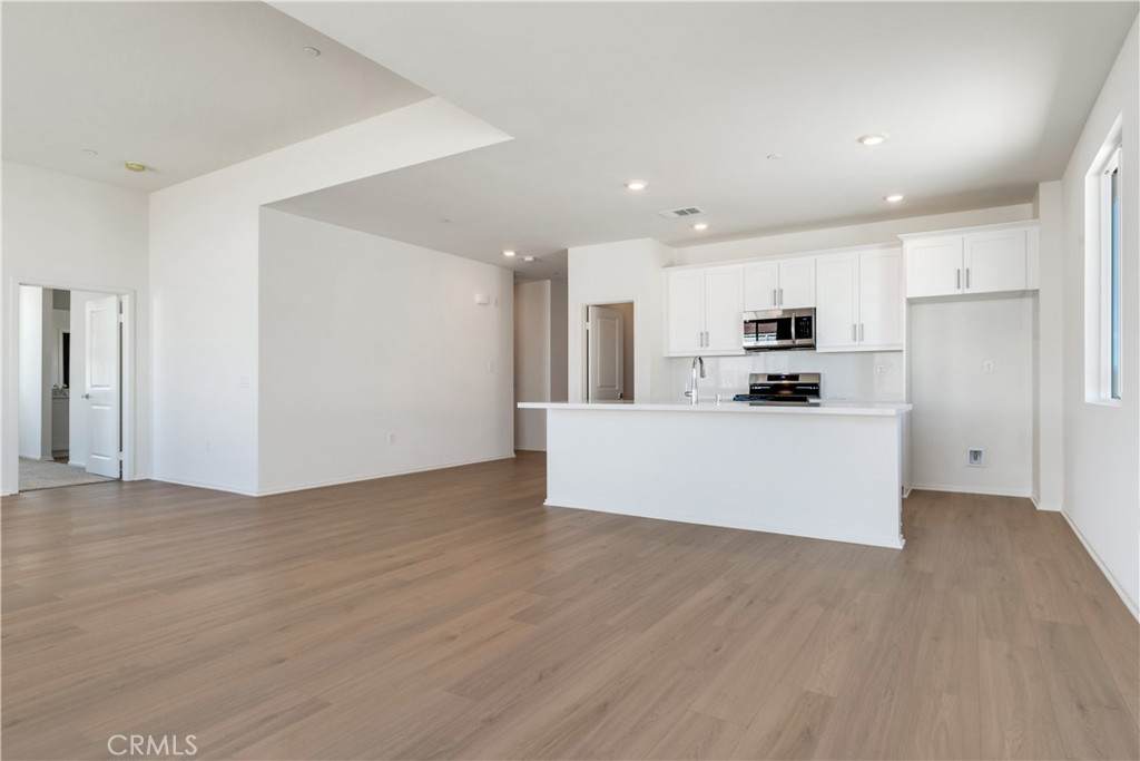 1577 Houlguin Street - Photo 1