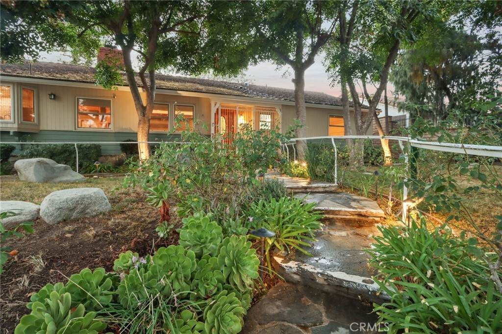 11129 White Oak - Photo 1