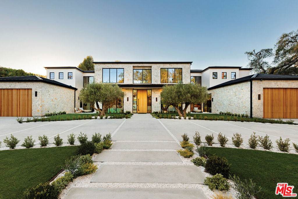 5345 Encino Avenue - Photo 1