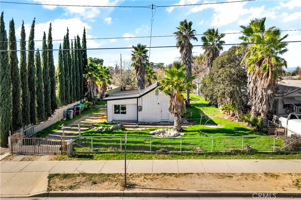 1049 Beaumont - Photo 1